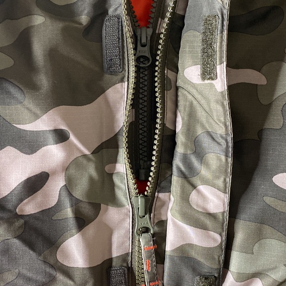 Place Youth Large size 10/12 camouflage rain proof water proof jacket. - Picture 5 of 8